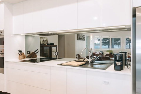 Deco Beach Luxury Apartments - Accommodation Perth 1