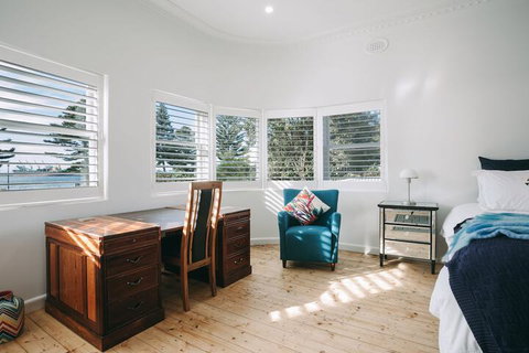 Deco Beach Luxury Apartments - Accommodation Perth 6