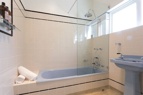 Deco Beach Luxury Apartments - Accommodation Perth 7