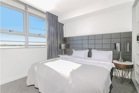 2 Bedroom Modern Apartment In Chatswood - Accommodation Perth 3