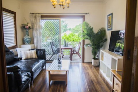 Bright & Spacious Home With Hotel Grade Cleanliness - Accommodation Perth 0