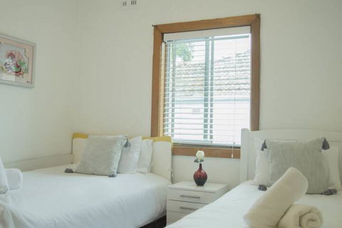Bright & Spacious Home With Hotel Grade Cleanliness - Accommodation Perth 3