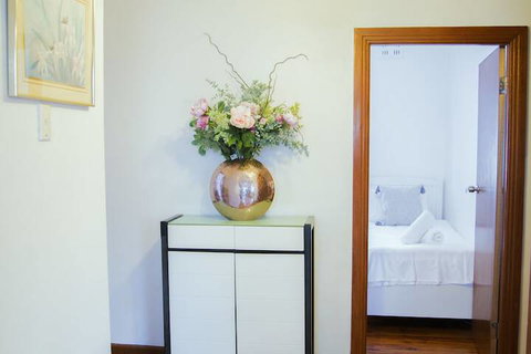 Bright & Spacious Home With Hotel Grade Cleanliness - Accommodation Perth 1