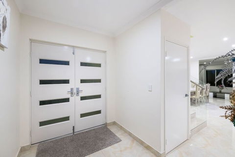 Balcatta 4 Bedroom House - Accommodation Perth 2