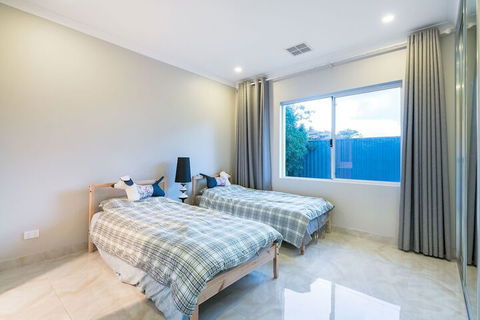 Balcatta 4 Bedroom House - Accommodation Perth 6