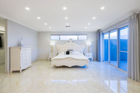 Balcatta 4 Bedroom House - Accommodation Perth 7