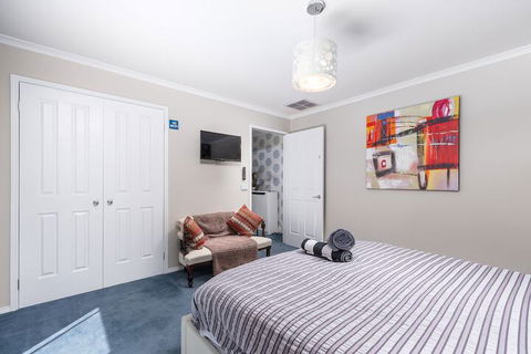 Essendon North B&B - Perth Resorts 7