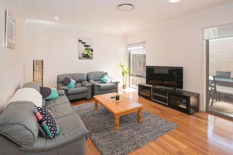 Gale House - Accommodation Perth 6