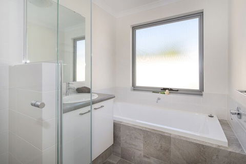 Gale House - Accommodation Perth 7