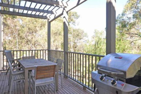 Villa Petit Verdot Located Within Cypress Lakes - Accommodation Perth 2
