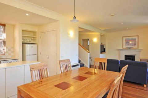 Villa Petit Verdot Located Within Cypress Lakes - Accommodation Perth 3