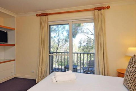 Villa Petit Verdot Located Within Cypress Lakes - Accommodation Perth 6