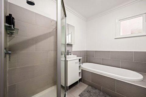 Viola House - Accommodation Perth 3