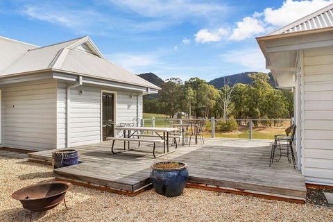 Brokenback Views Country Estate - Perth Resorts 2