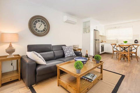 Rustic Charm Central & Sophisticated - Accommodation Perth 3