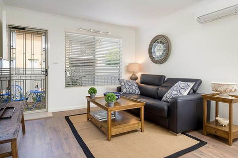 Rustic Charm Central & Sophisticated - Accommodation Perth 4