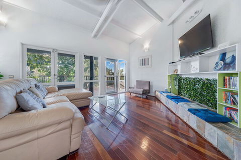 The Treehouse - Accommodation Perth 5