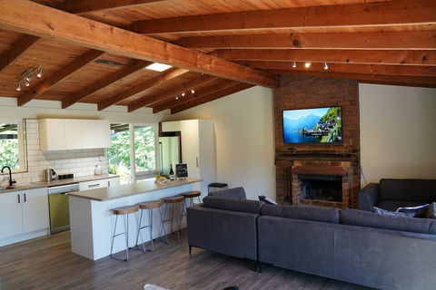 McCarthy Grove - Accommodation Perth 3