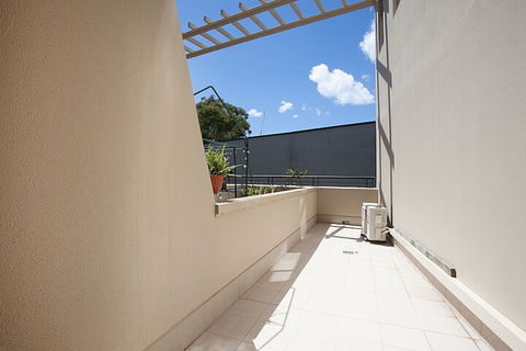 Urban Rest The Young - Perth Resorts 1