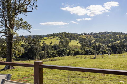 Valley Cabins By The Creek - Perth Resorts 7