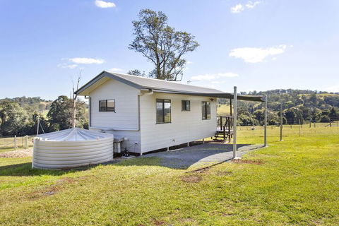 Valley Cabins By The Creek - Perth Resorts 5