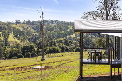 Valley Cabins By The Creek - Perth Resorts 4