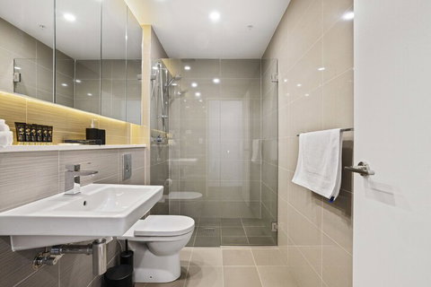 HomeHotel Waterside Luxury & New Residences - Accommodation Perth 4
