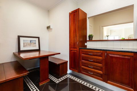 Lighthouse Cozy 2BDR With CITY VIEWS - Accommodation Perth 2