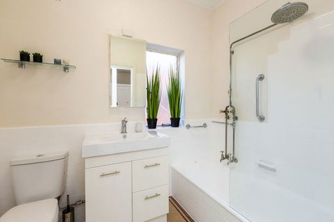 Lighthouse Cozy 2BDR With CITY VIEWS - Accommodation Perth 7