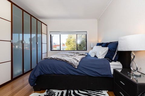 Lighthouse Cozy 2BDR With CITY VIEWS - Accommodation Perth 1