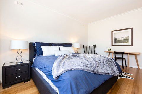Lighthouse Cozy 2BDR With CITY VIEWS - Accommodation Perth 6