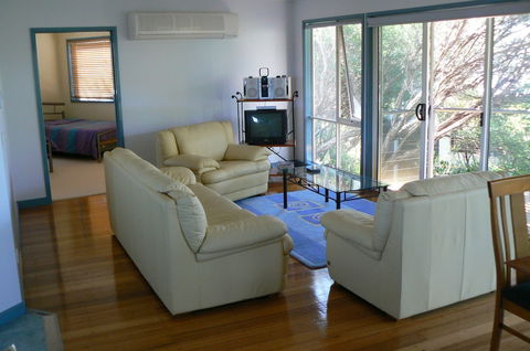 Sandy Point Beach Escape - Perth Resorts 5