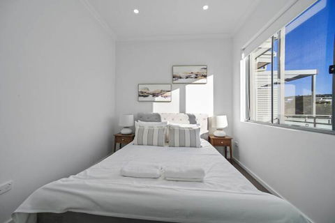 HomeHotel New & Spacious 3 Bedroom Penthouse - Accommodation Perth 2