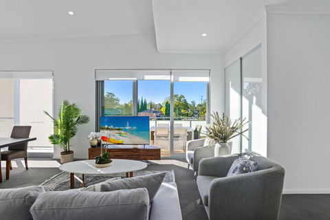 HomeHotel New & Spacious 3 Bedroom Penthouse - Accommodation Perth 1
