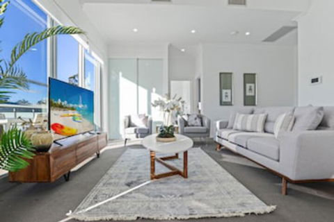 HomeHotel New & Spacious 3 Bedroom Penthouse - Accommodation Perth 0