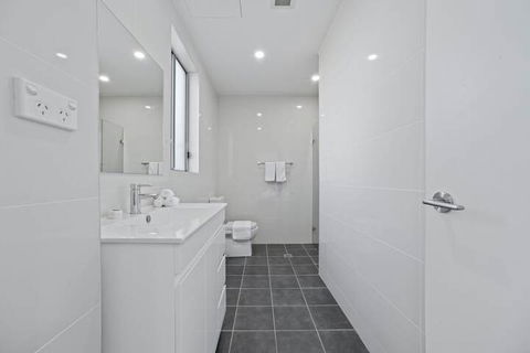 HomeHotel New & Spacious 3 Bedroom Penthouse - Accommodation Perth 5