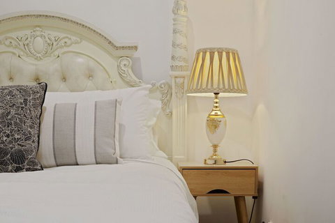 HomeHotel Cozy Duplex In Serene Suburb - Accommodation Perth 3