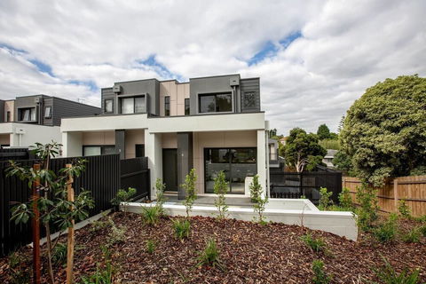92 Brand New Doncaster Local House - Accommodation Perth 1