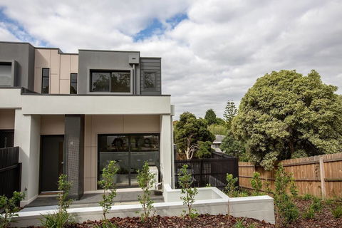 92 Brand New Doncaster Local House - Accommodation Perth 2