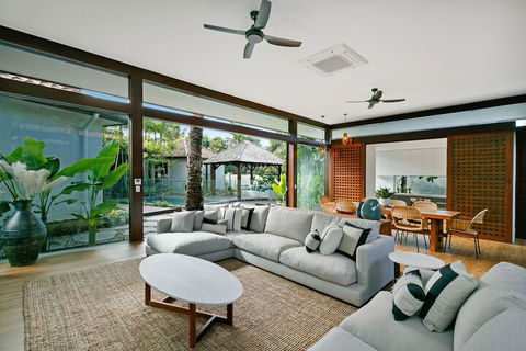 ESPRIT 2 PALM COVE BRAND NEW - Accommodation Perth 4