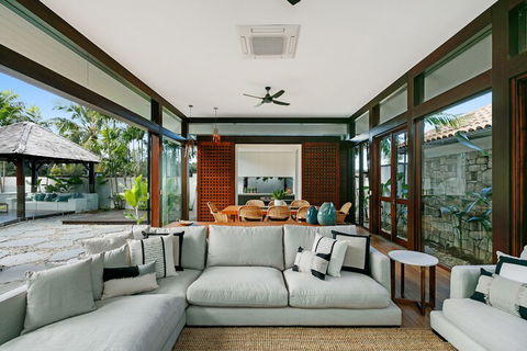 ESPRIT 2 PALM COVE BRAND NEW - Accommodation Perth 3