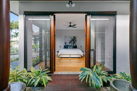 ESPRIT 2 PALM COVE BRAND NEW - Accommodation Perth 6