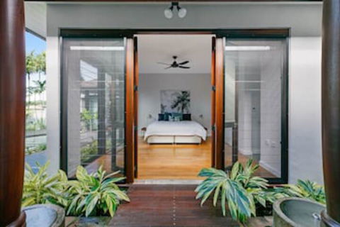 ESPRIT 2 PALM COVE BRAND NEW - Accommodation Perth 2