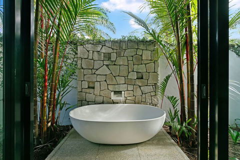 ESPRIT 2 PALM COVE BRAND NEW - Accommodation Perth 5