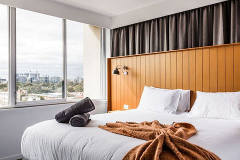 Exquisite 2 Bedroom Beach City Views - Accommodation Perth 7