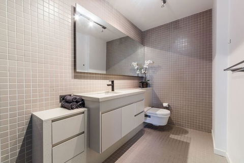 Exquisite 2 Bedroom Beach City Views - Accommodation Perth 3