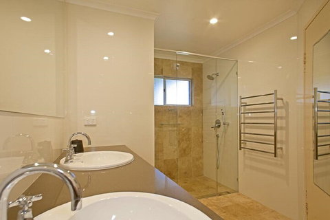 1 / 17 22nd Ave Sawtell NSW - Accommodation Perth 6