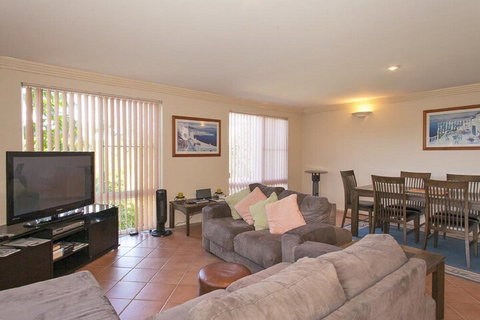 1 / 17 22nd Ave Sawtell NSW - Accommodation Perth 5