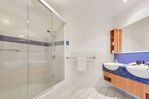 EXCLUSIVE OCEAN VIEW PENTHOUSE On MARINE PARADE - Accommodation Perth 1