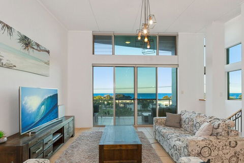 EXCLUSIVE OCEAN VIEW PENTHOUSE On MARINE PARADE - Accommodation Perth 6